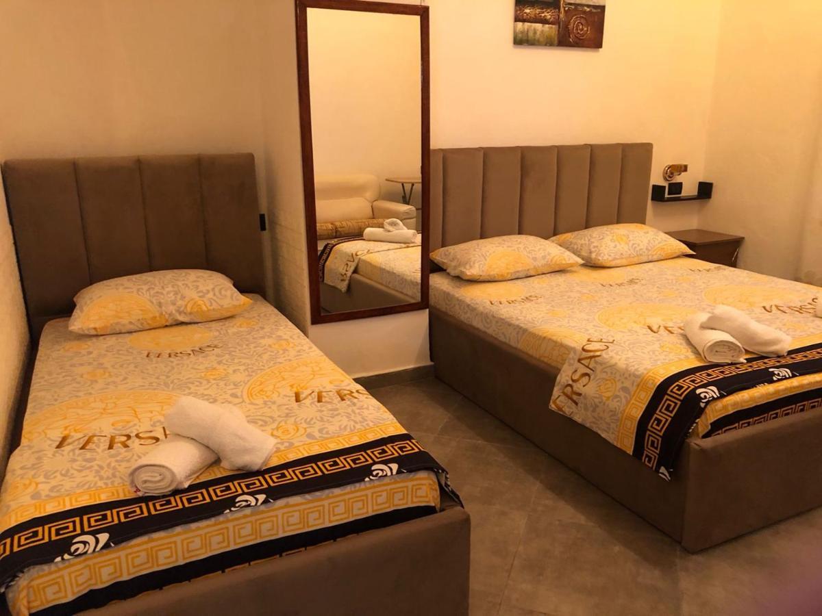 Fati Guest House Durrës Esterno foto