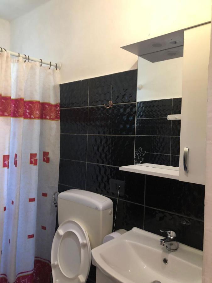 Fati Guest House Durrës Esterno foto