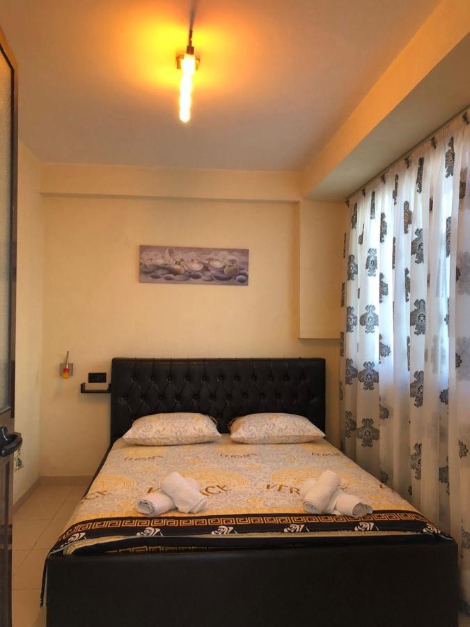 Fati Guest House Durrës Esterno foto