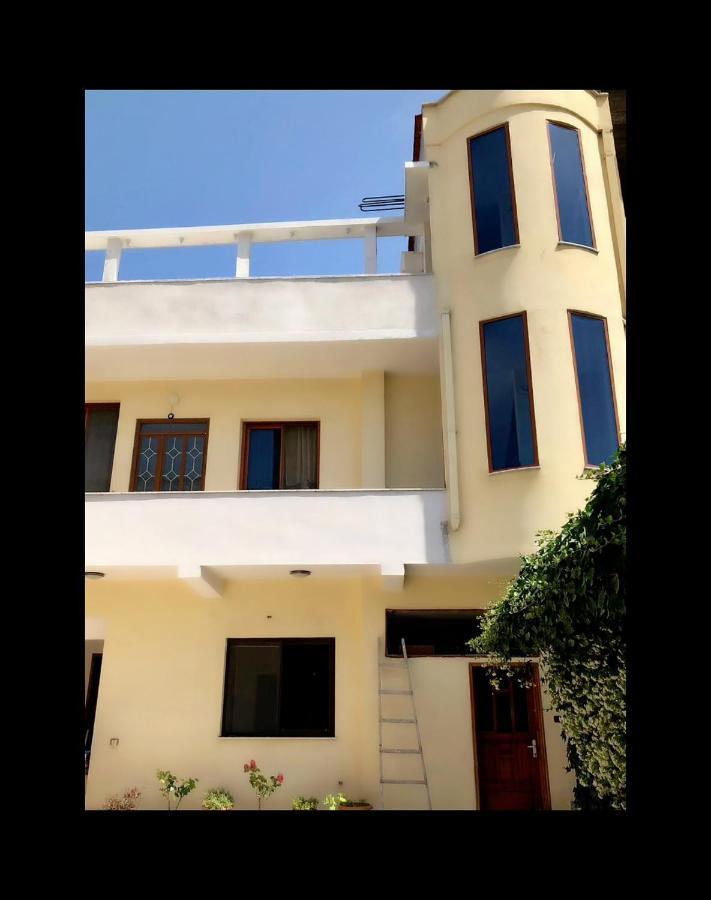 Fati Guest House Durrës Esterno foto